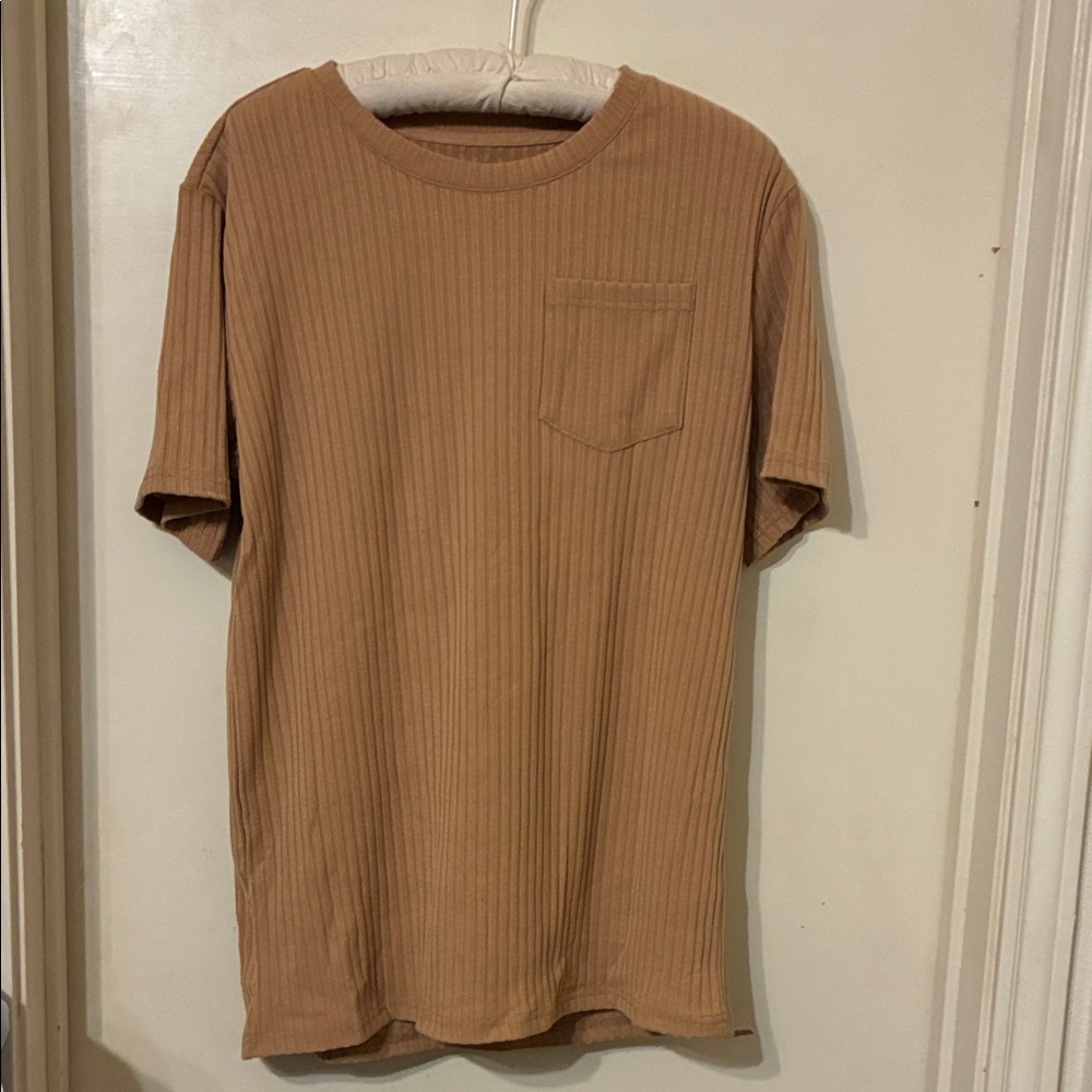 NWOT Men's Tan Ribbed Short Sleeved T-Shirt with Pocket  medium